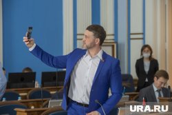 Во Франции Сергей Медведев* пытается устроиться на работу 