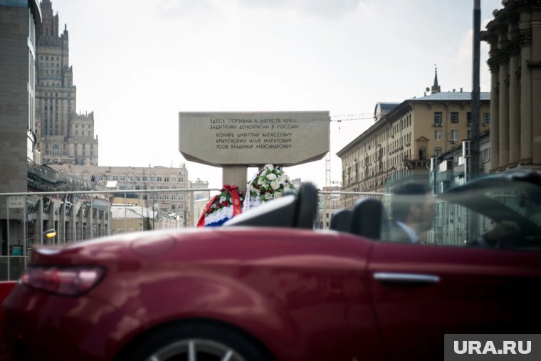 Демократия по сей день остается фундаментом справедливого общества и равного участия