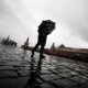 Жители строят плотины, спасаясь от потопа: какая обстановка в Москве после мощнейшего ливня. Видео
