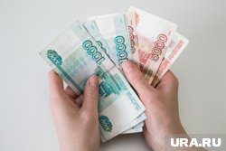 С 1 августа югорчане получат пенсии и пособия