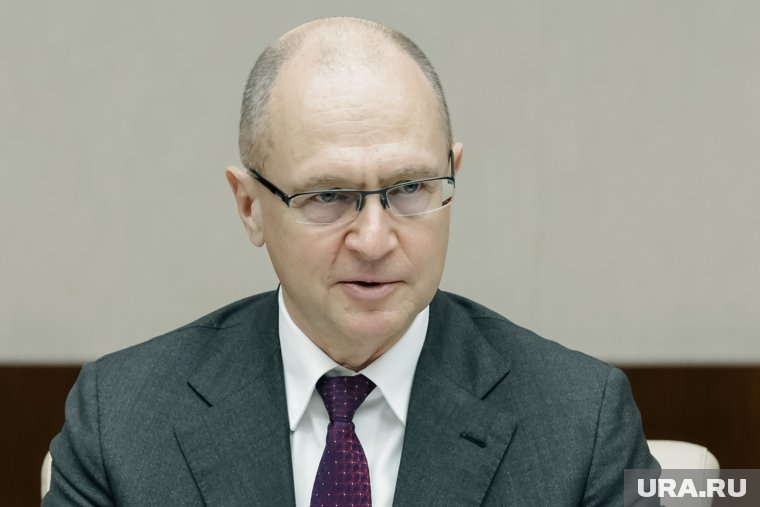 Кириенко вручил медаль ордена Хайруллину