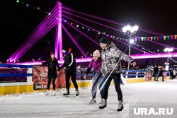 Горожане ругают катки за плохой лед и неудобные коньки 