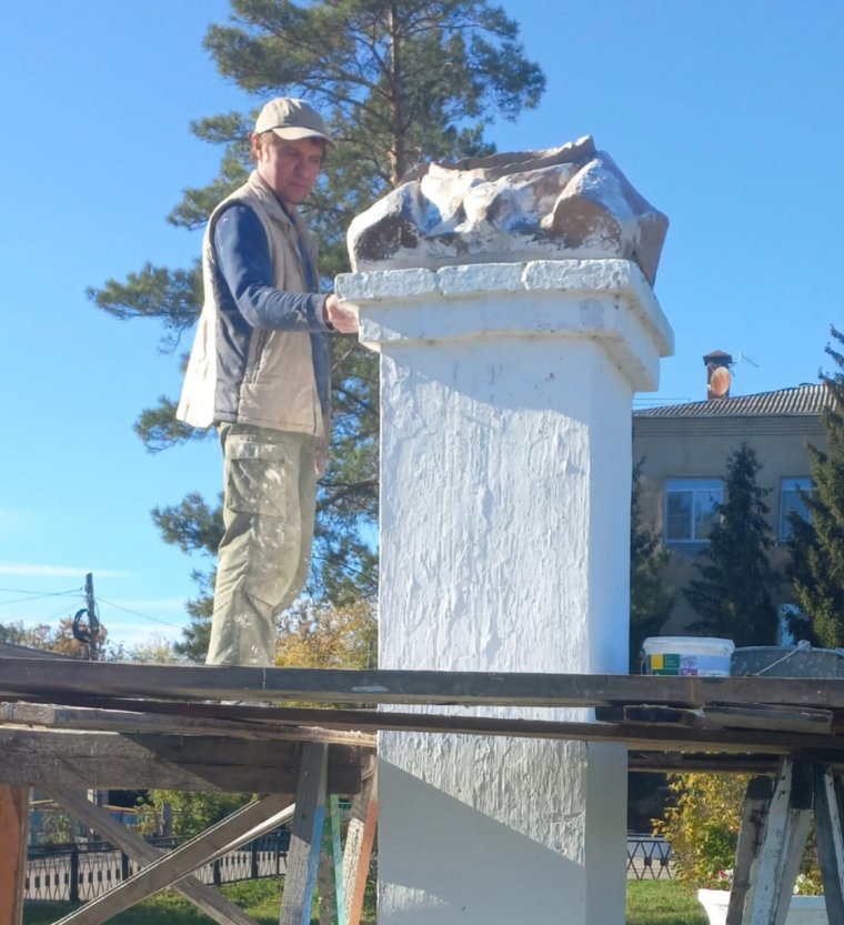 В Альменево демонтировали памятник Ленину, который направят в Екатеринбург для реставрации