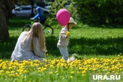 В России мать в декретном отпуске чаще замещают бабушки