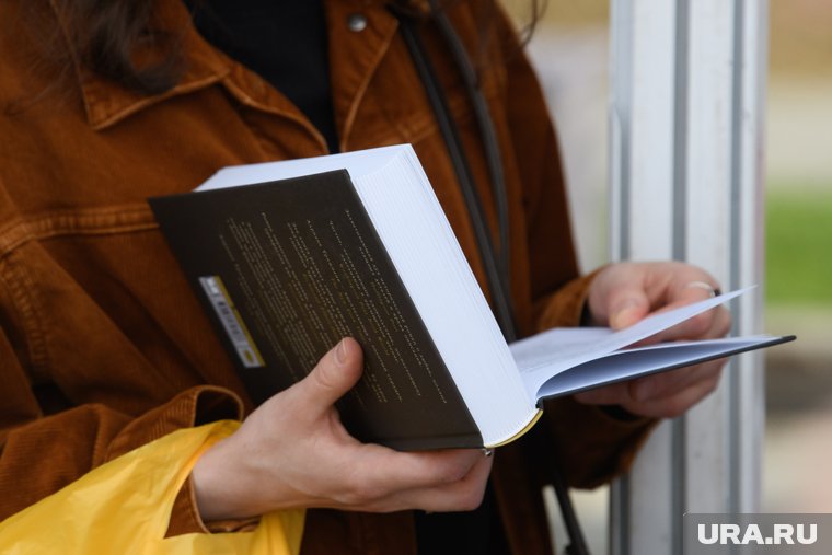 Презентация книги Тамары Дикусар с участием ветеранов-первопроходцев прошла в Интеллект-центре Ноябрьска