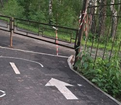 Забор появился на дорожке