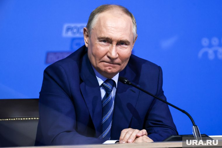 Путин прибыл в Магадан, где посетит высокотехнологическое предприятие по производству витаминов 