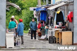 Рядом с рынком появились новые павильоны, для которых ищут арендаторов (архивное фото)