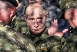 Президент РФ прибыл на полигон в военной форме