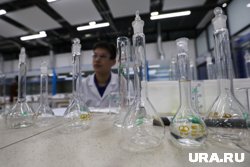 Благодаря химикам производятся удобрения, лекарства, синтетика, средства бытовой химии и множество других товаров