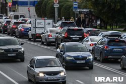 Пробка выстроилась на дороге в сторону Екатеринбурга (архивное фото)