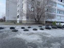 Горожане жалуются на захват муниципальных парковок в Заозерном