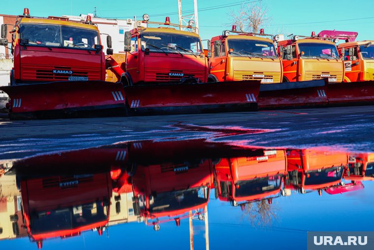 ЯНАО обновляет автопарк: в Новый Уренгой поступят снегопогрузчики, самосвалы и снегоочистители