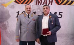 За выдающиеся заслуги Абачев был удостоен Золотой Звезды Героя России