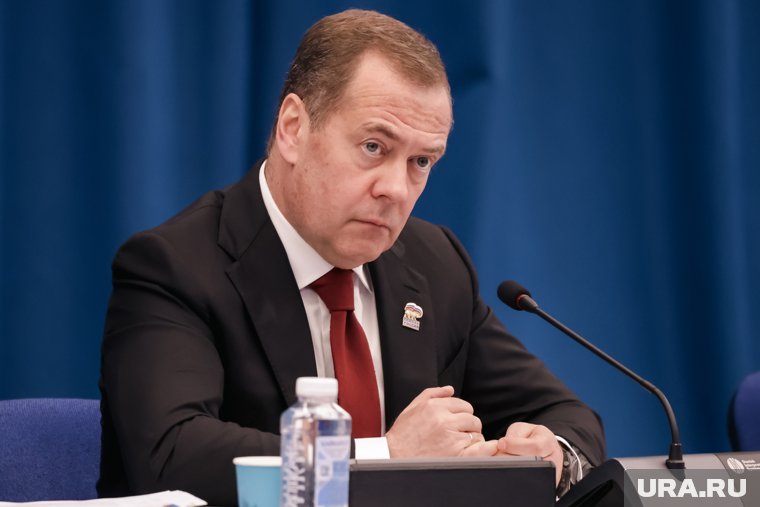 Медведев заявил, что День Победы - праздник России и отмечается от 9 мая