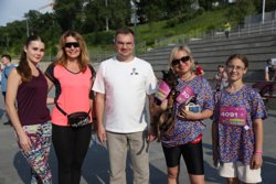  Участников забега поприветствовал глава Перми Эдуард Соснин (на фото в центре)