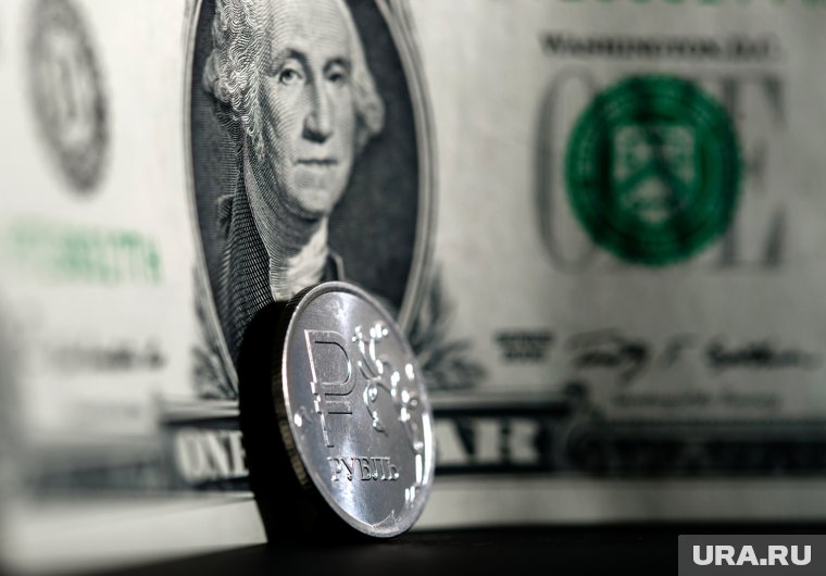 Курс рубля к доллару изменится незначительно