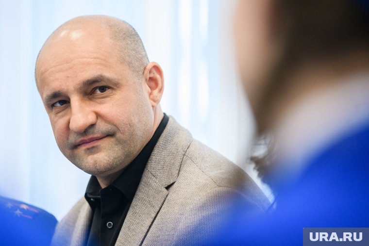 С ним присутствовали участники программы «Время героев»