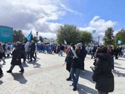 Тоболяки прошлись в параде несмотря на ненастную погоду: холод, дождь и снег