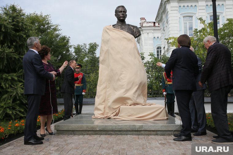 Памятник открыли на площади Борцов Революции