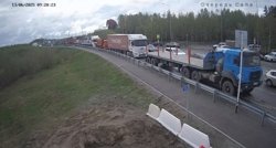 Очередь со стороны Салехарда 13 июня