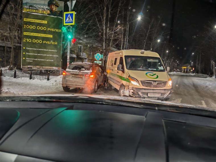 В аварию попала машина инкассации «Сбера»