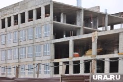 Школу планировали построить еще в 2022 году, однако сроки несколько раз переносили