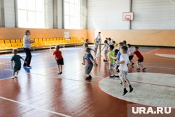 Конфликт между школьниками произошел, когда учитель вышел из спортзала