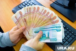 В среднем жители Челябинской области получают по 64,8 тысячи рублей 