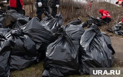 Субботник прошел на старом кладбище Салехарда, где покоятся Герои Великой Отечественной войны