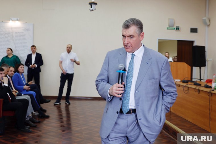 Слуцкий предложил лишать мигрантов приобретенного гражданства