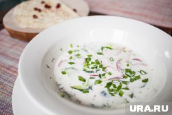 «Окрошка» и «крошево» — однокоренные слова, соответственно, окрошка — то, что покрошили