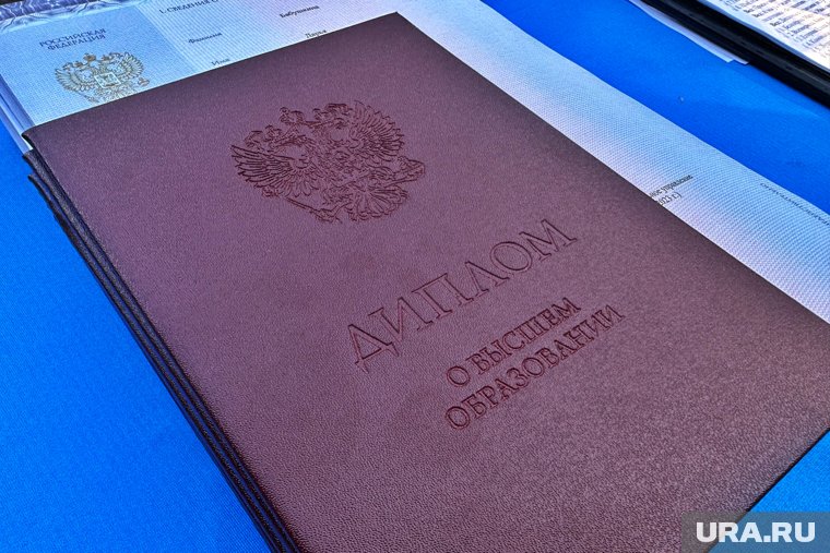 Где учились главные чиновники ХМАО