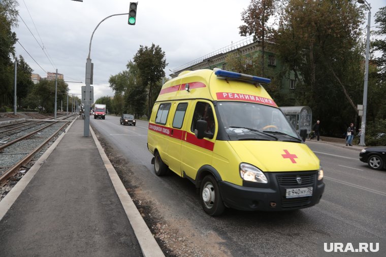 Скорая отвезла пациента в больницу, но там он умер