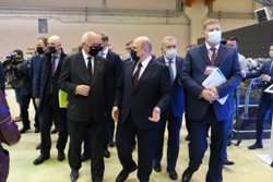 Во время визита в Прикамье в 2021 году Мишустин посетил предприятие «Пермские моторы»