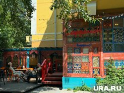 Летом в кафе работает веранда