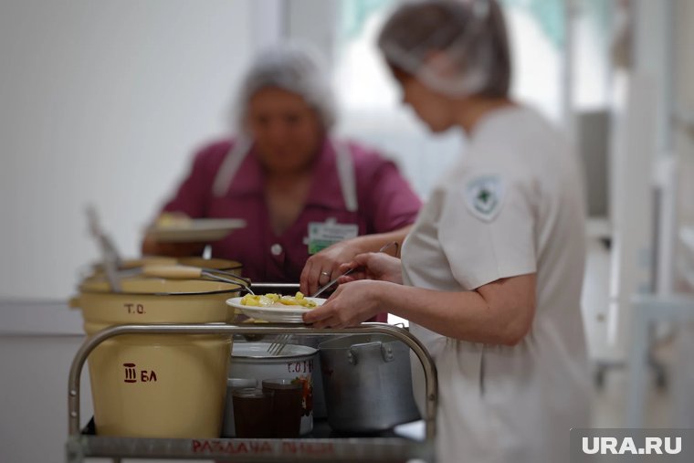 Теперь дети вынуждены питаться продуктами из ближайших магазинов либо не есть в школах вообще