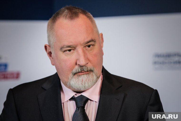 Рогозин назвал автора шутки о нем «бесталанным чмом»