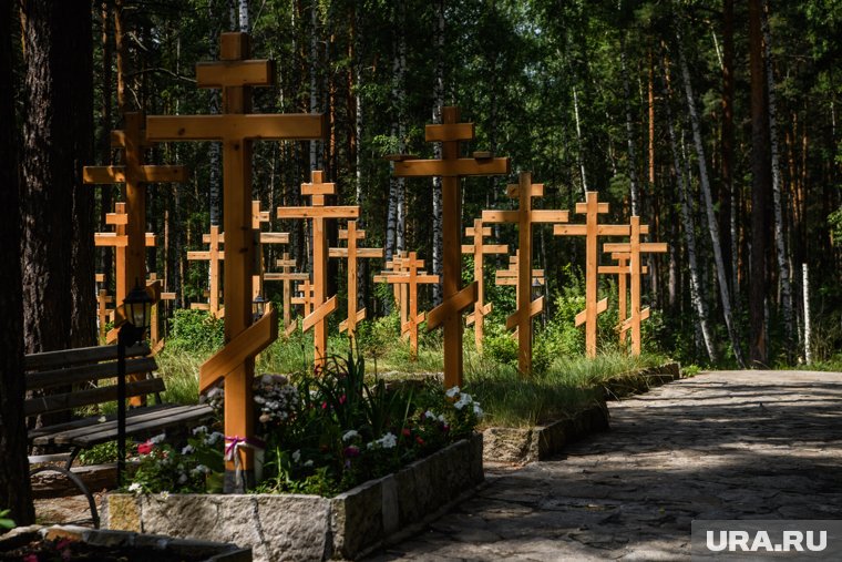 В Мегионе с территории кладбища украли 1,5 тысячи кубометров грунта