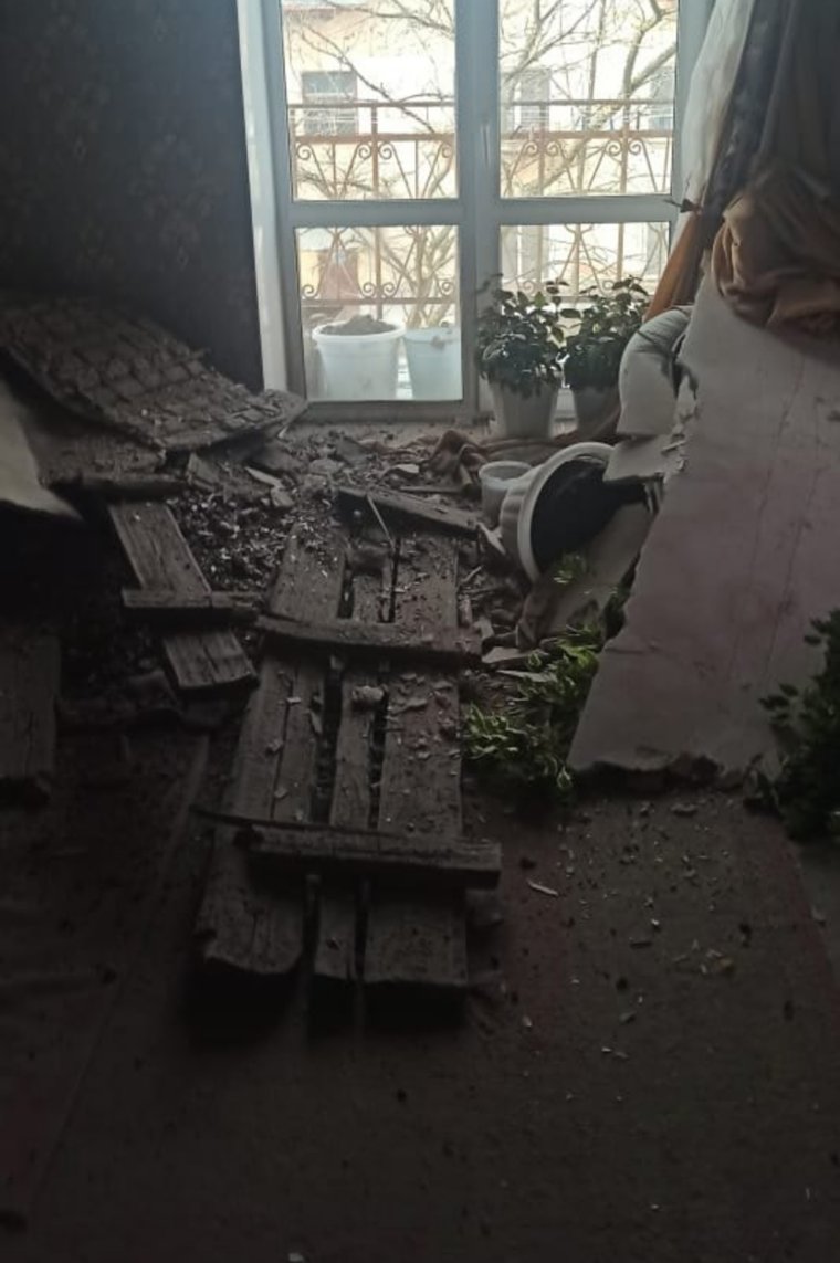 Квартира пенсионеров завалена строительным мусором