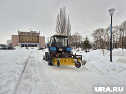 Снегоуборочная техника работает в Свердловском районе