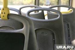 Двое подростков дебоширили в салоне автобуса