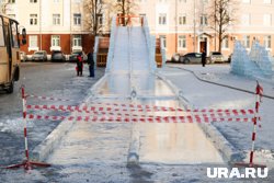 Ребенок попал под колеса снегоуборочной техники, катаясь с горки (архивное фото)