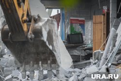 Часть здания обрушилась