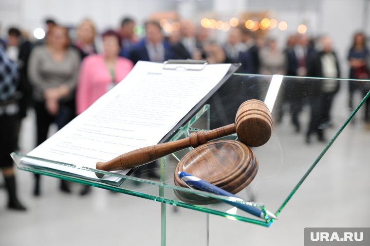 Бар проводит аукцион в честь дня рождения