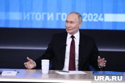 Владимир Путин не стеснялся шутить во время прямой линии