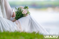 Дизайнер поделилась модными образами свадебных платьев на лето 2025