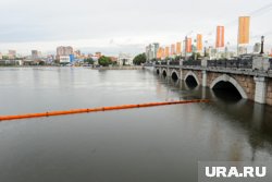 Прокуратура выехала на место обнаружения нефтяных разливов на реке Миасс