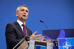 Столтенберг поделился подробностями разговора с Порошенко* за кружкой пива