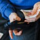 Выплата курганским бюджетникам по 10 тысяч рублей: кто получит деньги